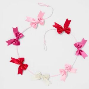 Valentine's Day Bow Garland - Spritz™